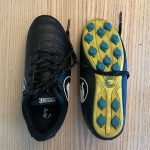 Puma Procat soccer cleats - boys size 12 - gently used